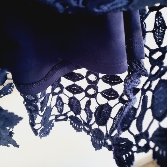 Monteau lace crochet navy halter dress size medium.  Lined underneath. - Picture 7 of 9